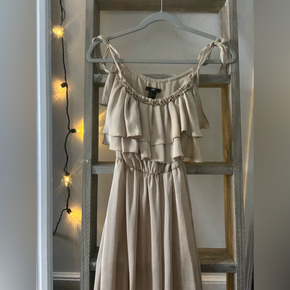H&M Cream Ruffle Detail Dress - Picture 2 of 4